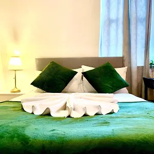 Aldgate East Bed & Breakfast London