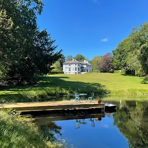 Huntsland House Bed & Breakfast Burstow