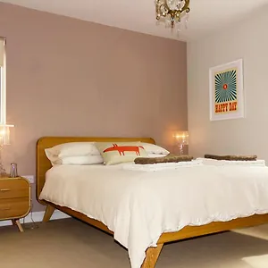 Walton Crescent Bed & Breakfast Winford